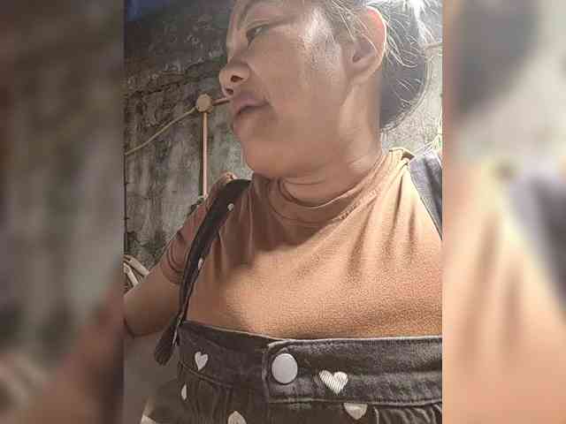 NaughtyWetPieXx webcam