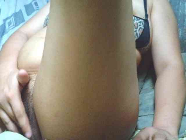 NaughtyWetPieXx webcam