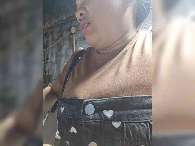 NaughtyWetPieXx webcam