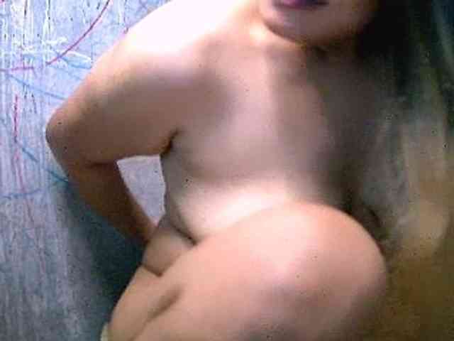 NaughtyWetPieXx webcam
