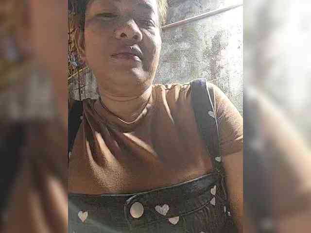 NaughtyWetPieXx webcam