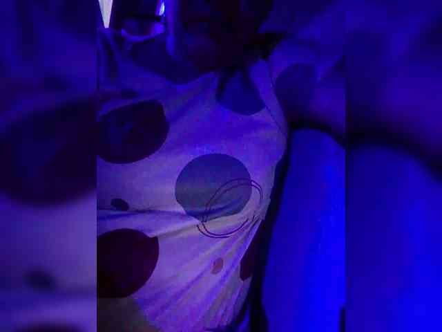 NaughtyWetPieXx webcam