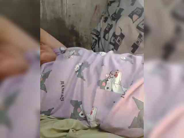 NaughtyWetPieXx webcam