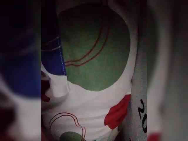 NaughtyWetPieXx webcam