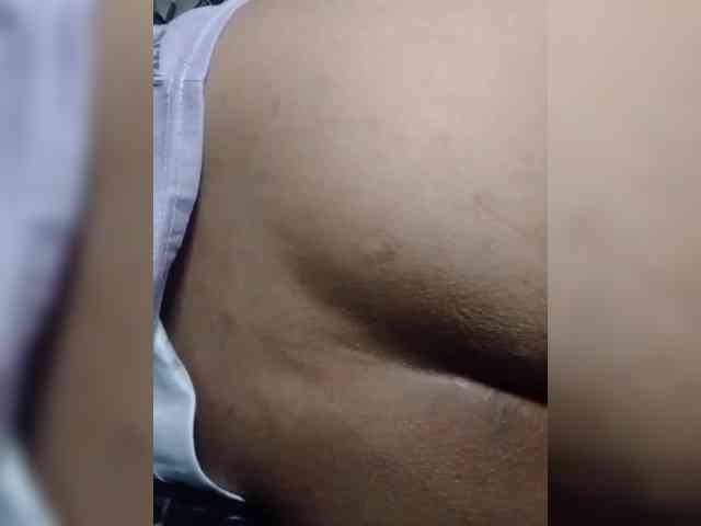 NaughtyWetPieXx webcam