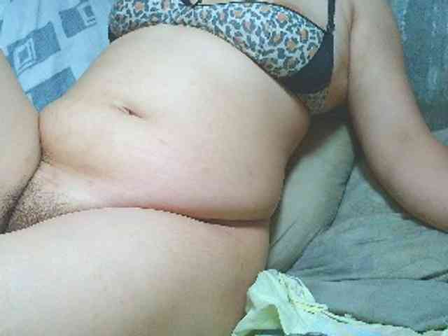 NaughtyWetPieXx webcam