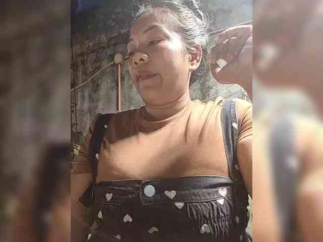 NaughtyWetPieXx webcam