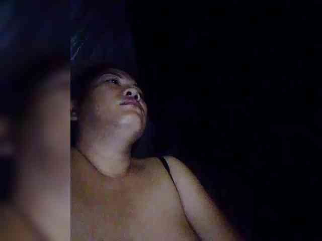 NaughtyWetPieXx webcam