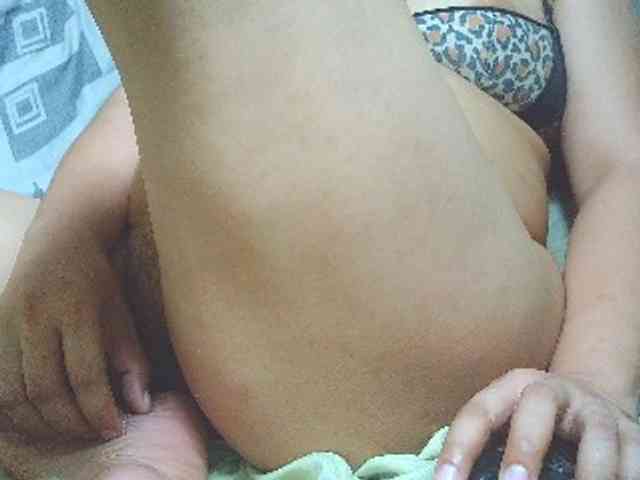 NaughtyWetPieXx webcam