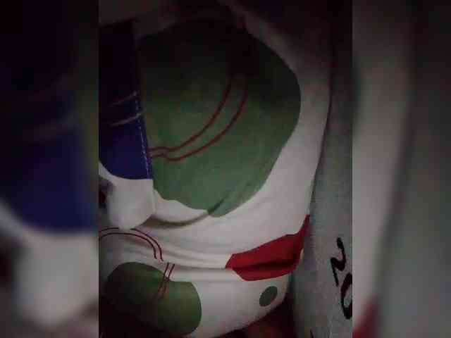 NaughtyWetPieXx webcam