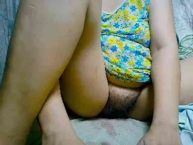 NaughtyWetPieXx webcam