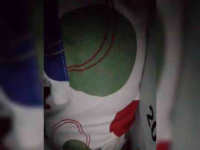 NaughtyWetPieXx webcam