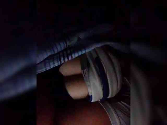 NaughtyWetPieXx webcam