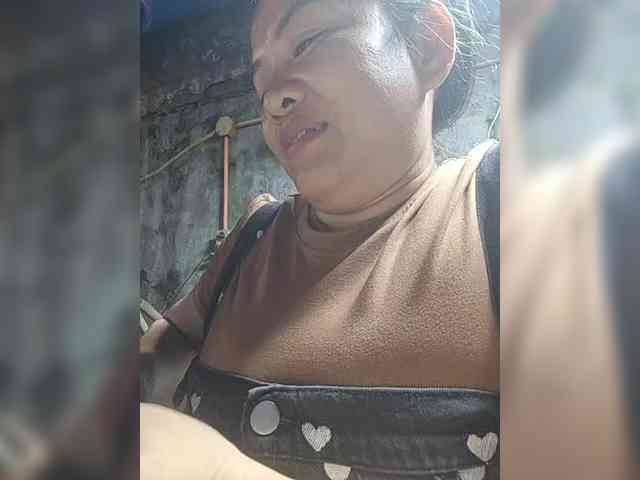 NaughtyWetPieXx webcam