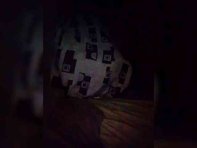 NaughtyWetPieXx webcam