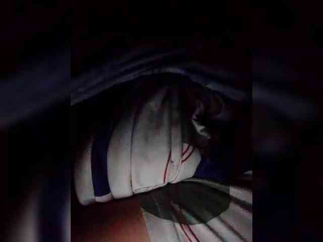 NaughtyWetPieXx webcam