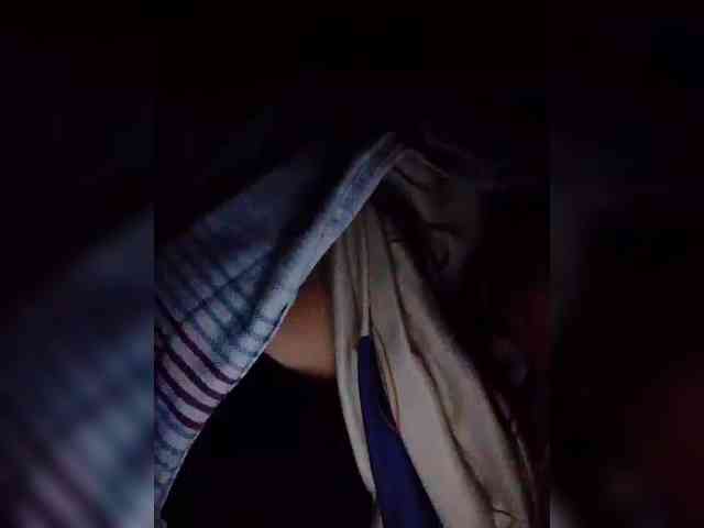 NaughtyWetPieXx webcam