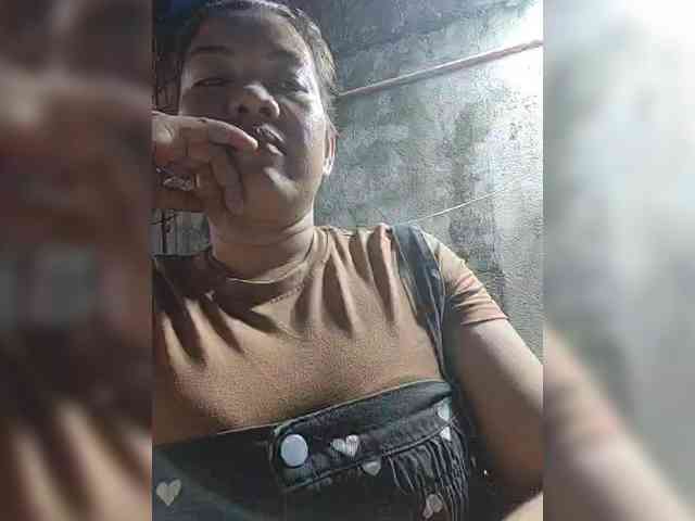 NaughtyWetPieXx webcam