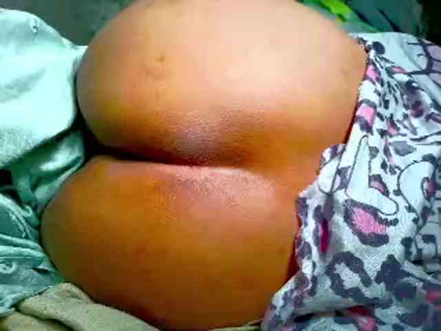 NaughtyWetPieXx webcam