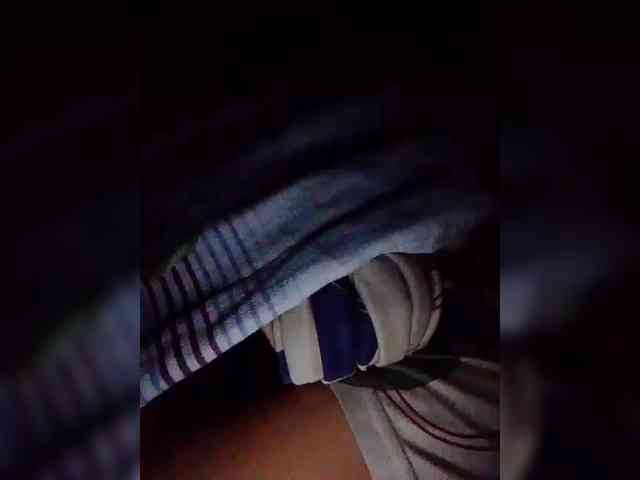 NaughtyWetPieXx webcam