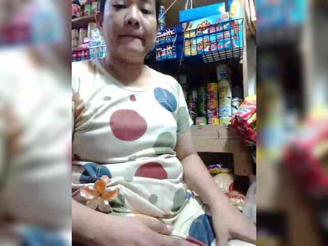 NaughtyWetPieXx webcam