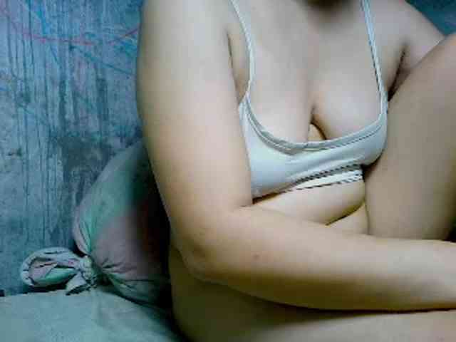 NaughtyWetPieXx webcam
