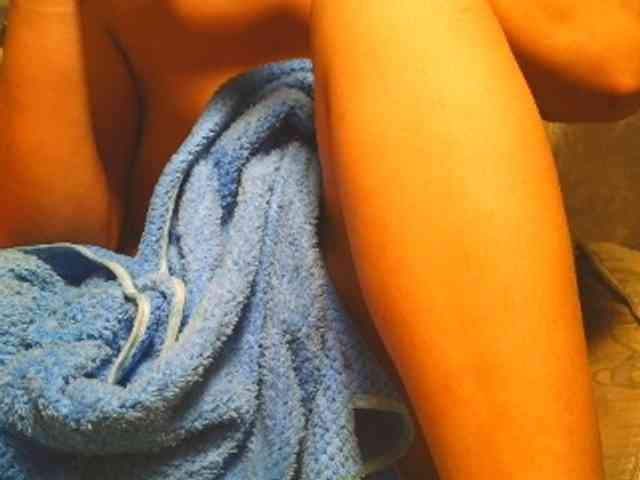 NaughtyWetPieXx webcam