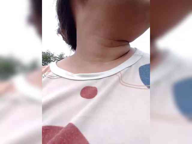 NaughtyWetPieXx webcam