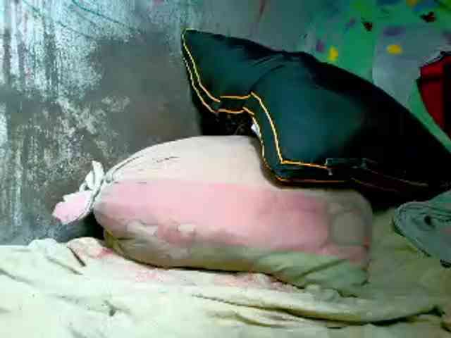 NaughtyWetPieXx webcam