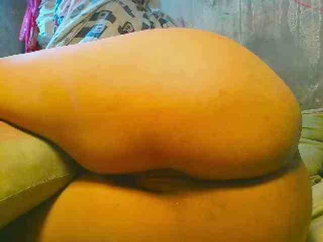 NaughtyWetPieXx webcam