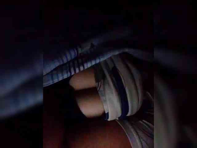 NaughtyWetPieXx webcam