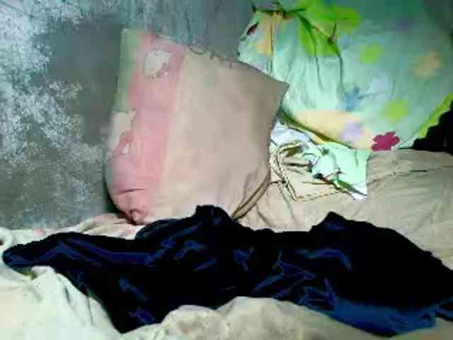 NaughtyWetPieXx webcam