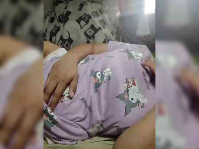 NaughtyWetPieXx webcam