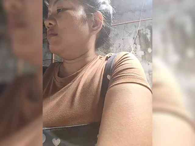 NaughtyWetPieXx webcam