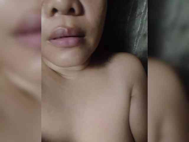 NaughtyWetPieXx webcam