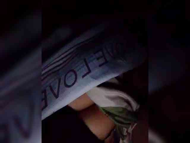 NaughtyWetPieXx webcam