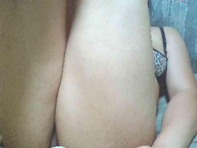 NaughtyWetPieXx webcam