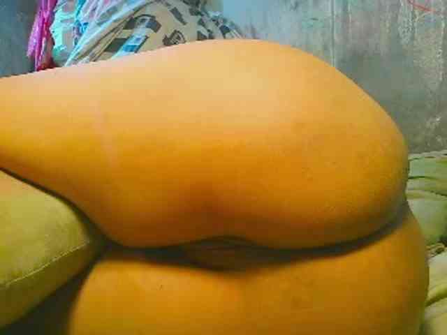 NaughtyWetPieXx webcam