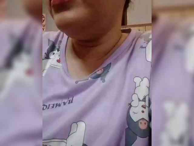 NaughtyWetPieXx webcam