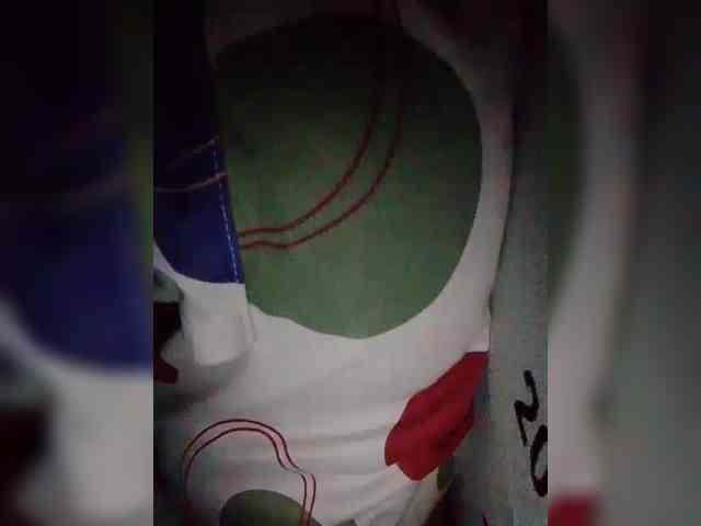 NaughtyWetPieXx webcam