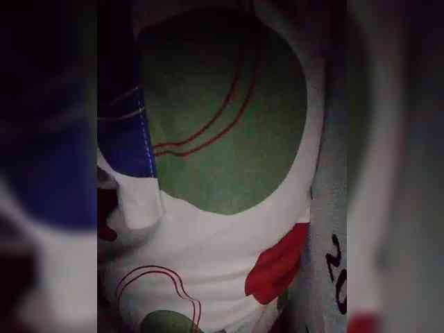 NaughtyWetPieXx webcam