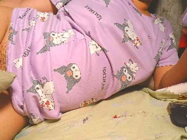 NaughtyWetPieXx webcam