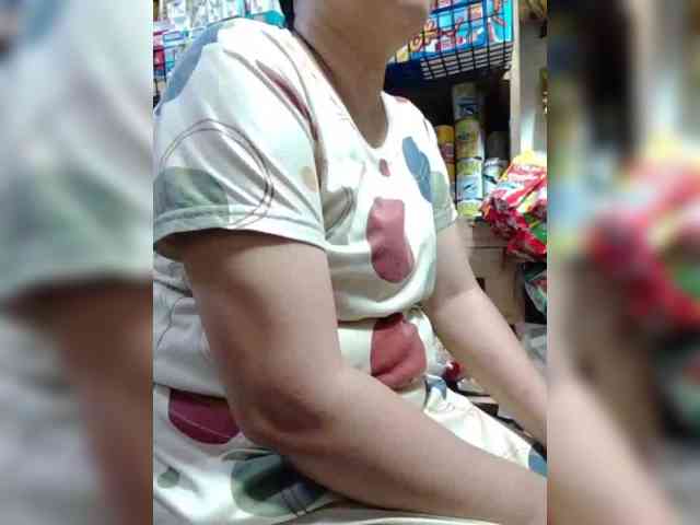 NaughtyWetPieXx webcam