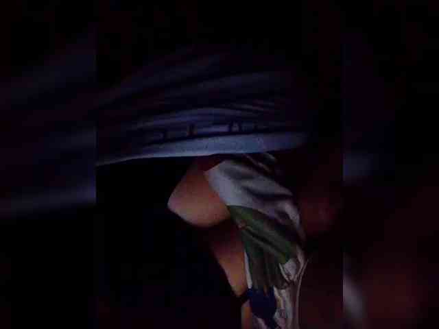 NaughtyWetPieXx webcam