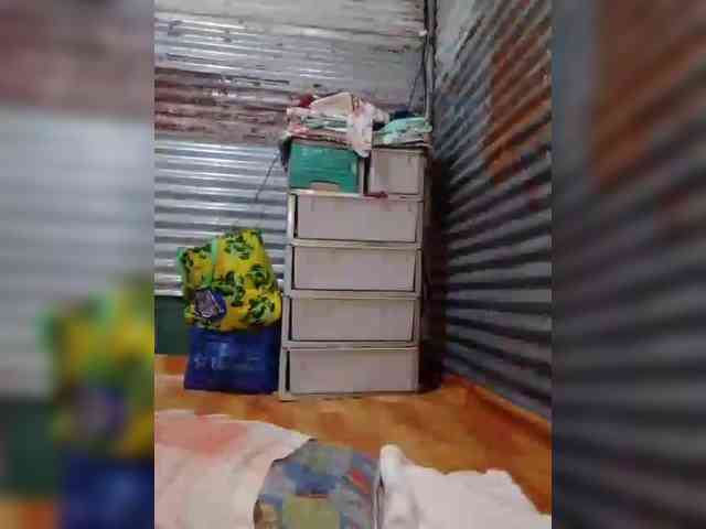 NaughtyWetPieXx webcam