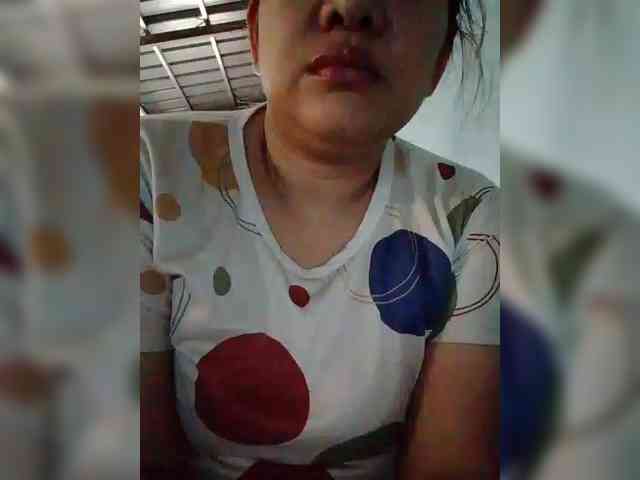 NaughtyWetPieXx webcam