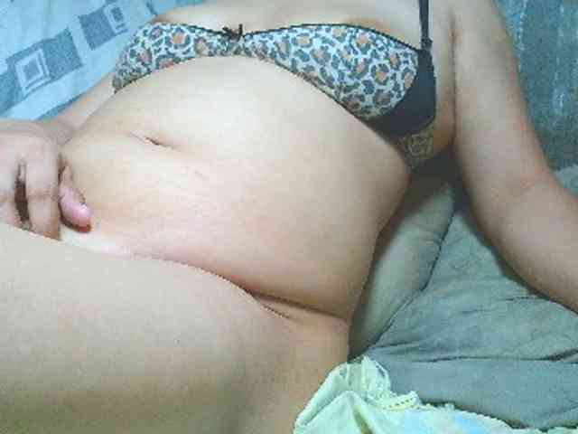 NaughtyWetPieXx webcam