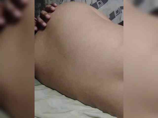 NaughtyWetPieXx webcam