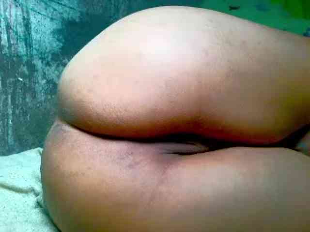 NaughtyWetPieXx webcam