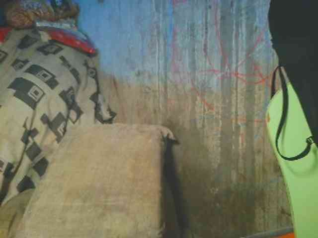 NaughtyWetPieXx webcam